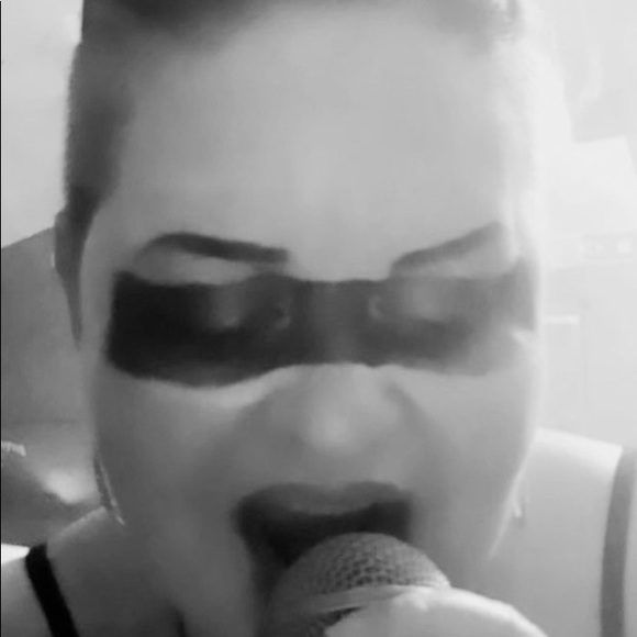 Meet your Posher, Jennifer - Picture 5 of 8